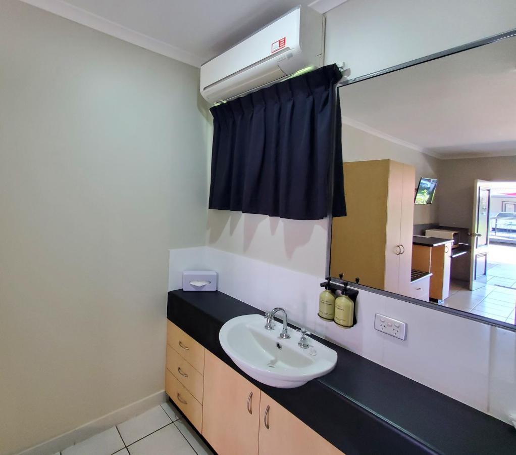Alara Motor Inn Mackay Exteriör bild