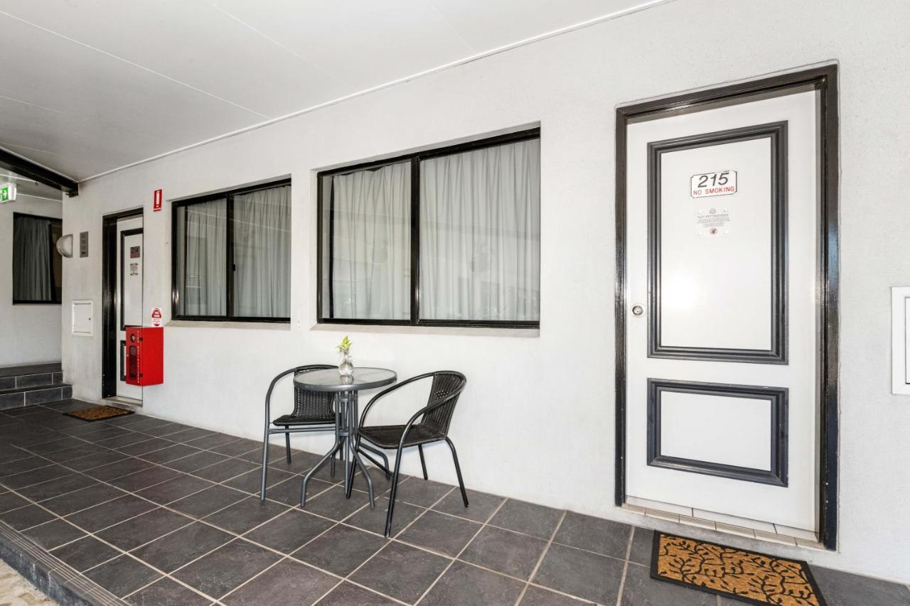 Alara Motor Inn Mackay Exteriör bild