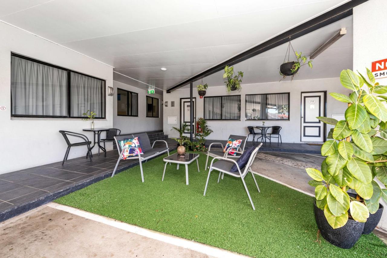 Alara Motor Inn Mackay Exteriör bild