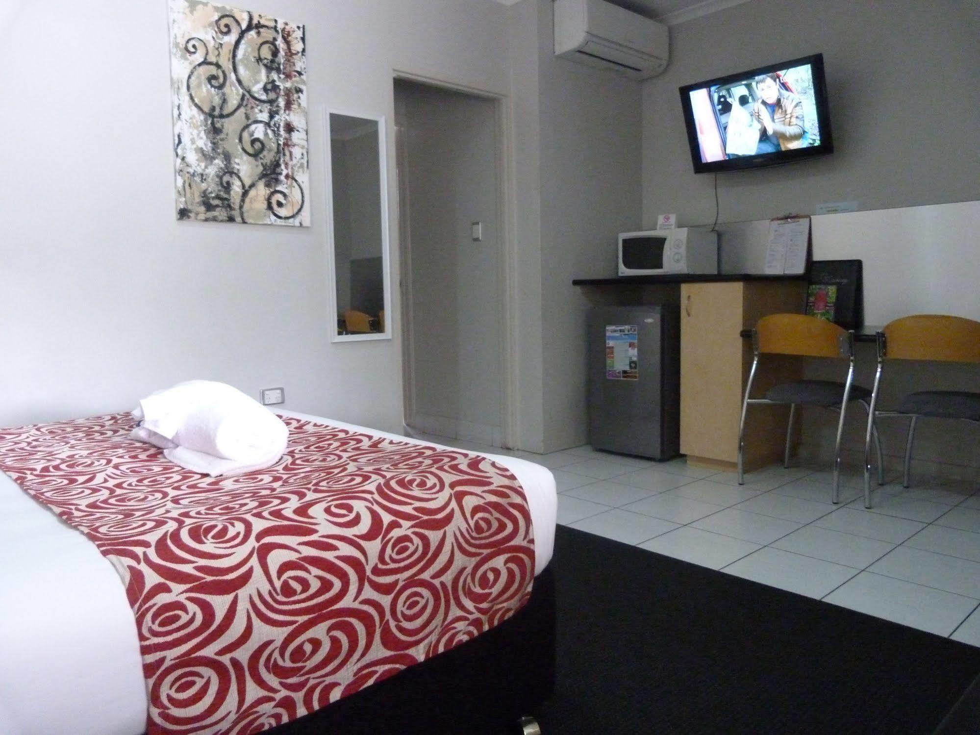 Alara Motor Inn Mackay Exteriör bild