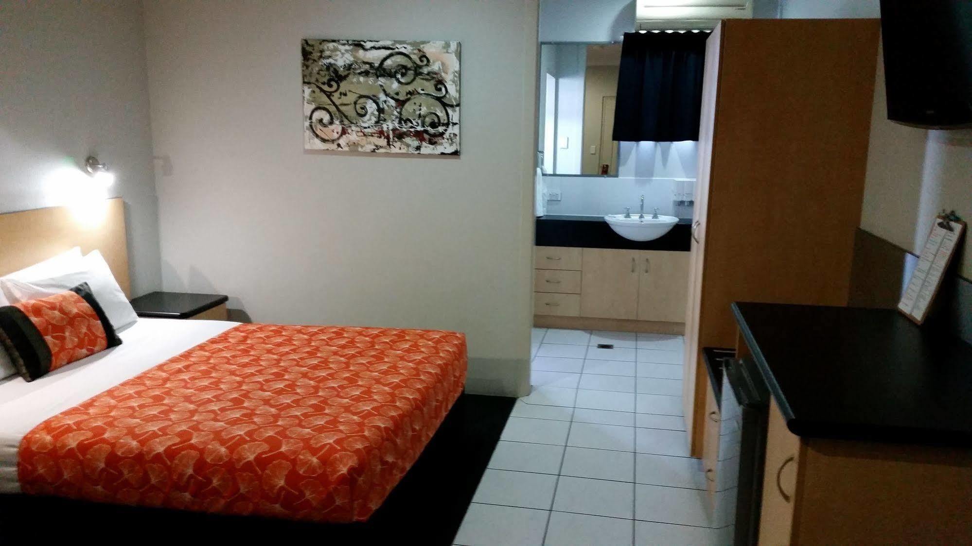 Alara Motor Inn Mackay Exteriör bild