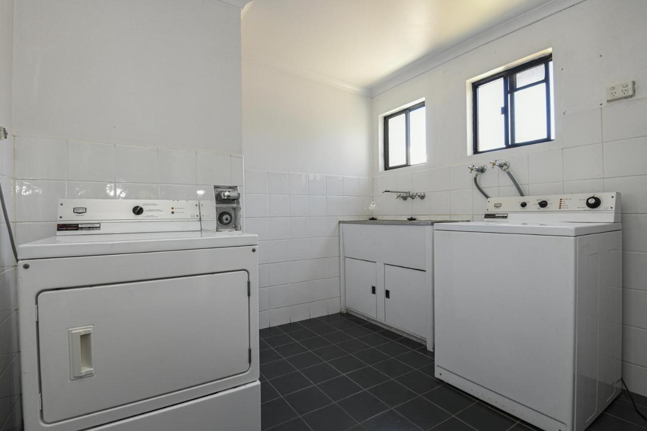 Alara Motor Inn Mackay Exteriör bild